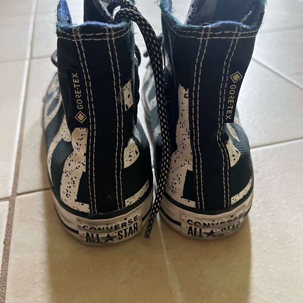 Converse - Picture 3 of 4
